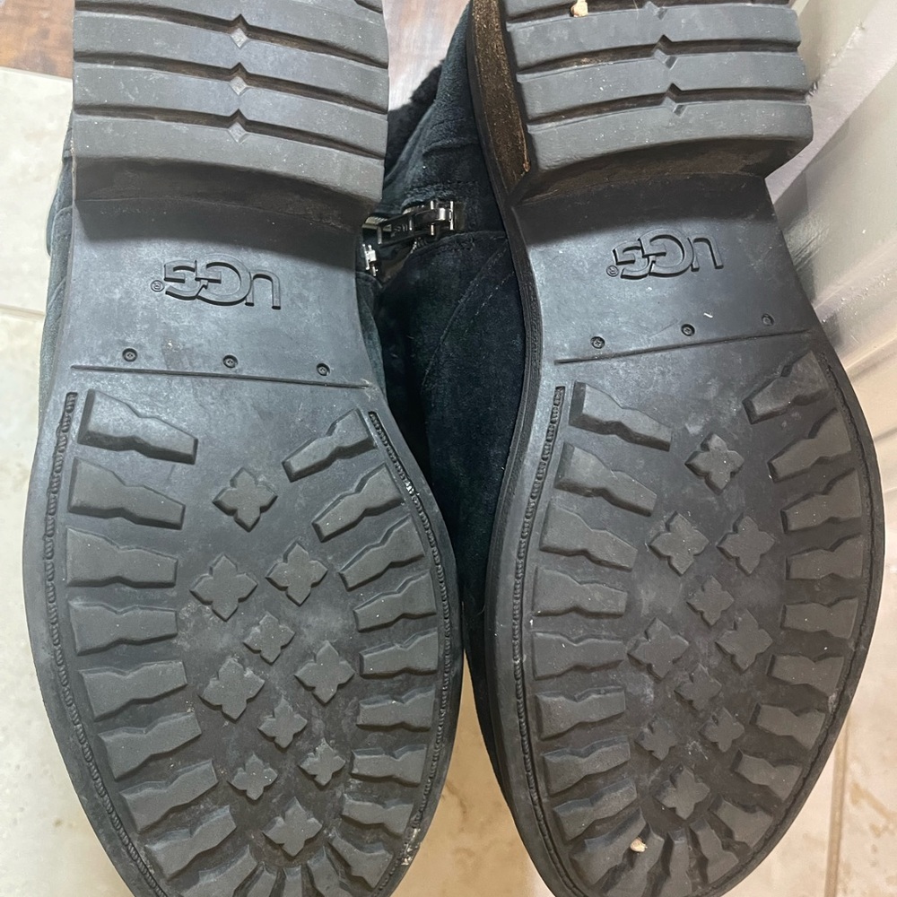 UGG. Black boots. Size 8. - Picture 5 of 11